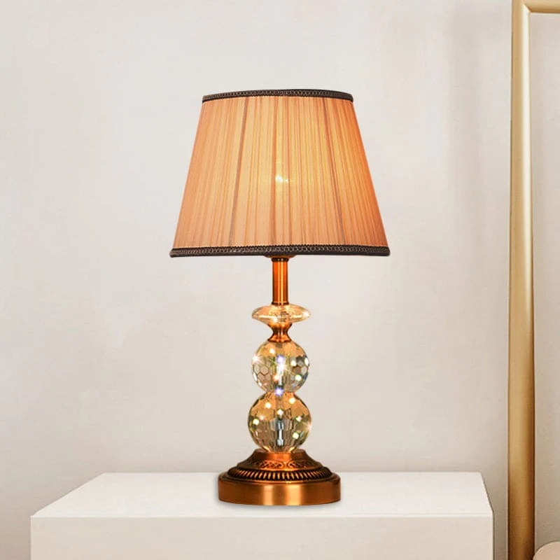 Stilfuld Bordlampe i Slebet Krystal