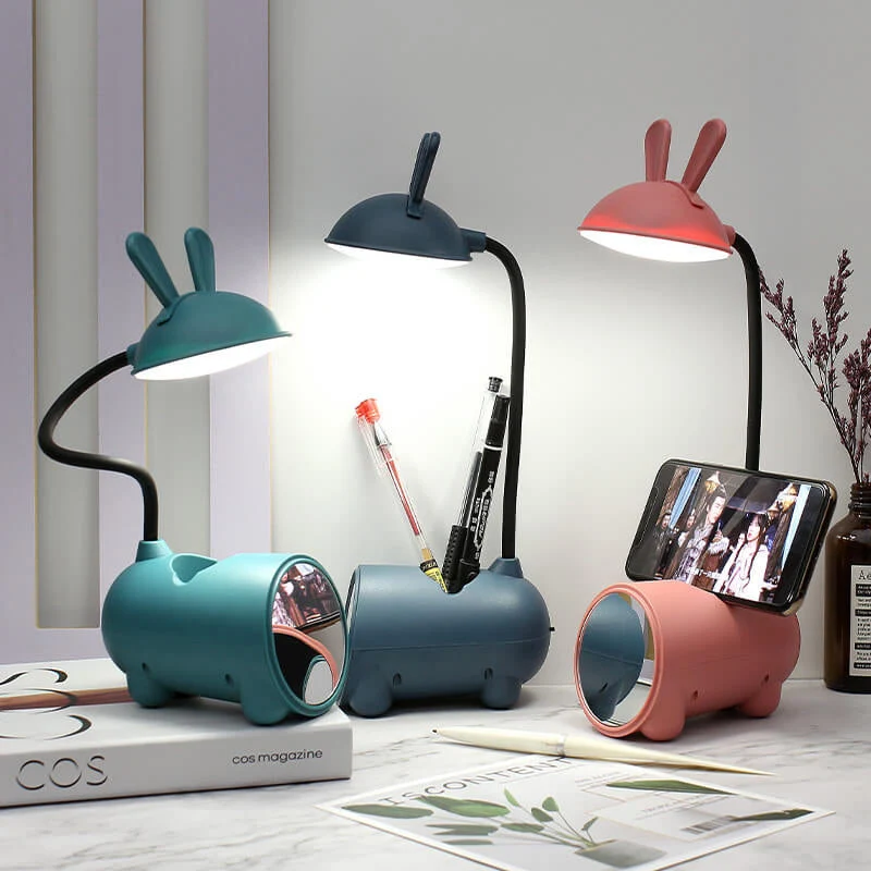 Legende LED-lampe med USB-oplader og blyantholder