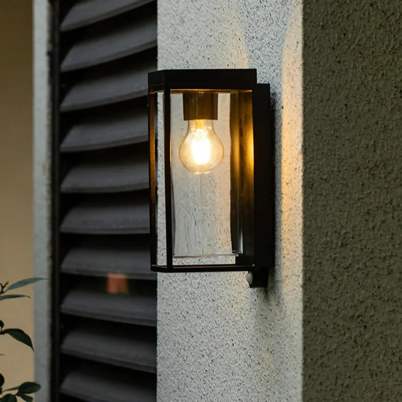 Elegant Udendørslampe i Sort Metal med Glas og Solenergi