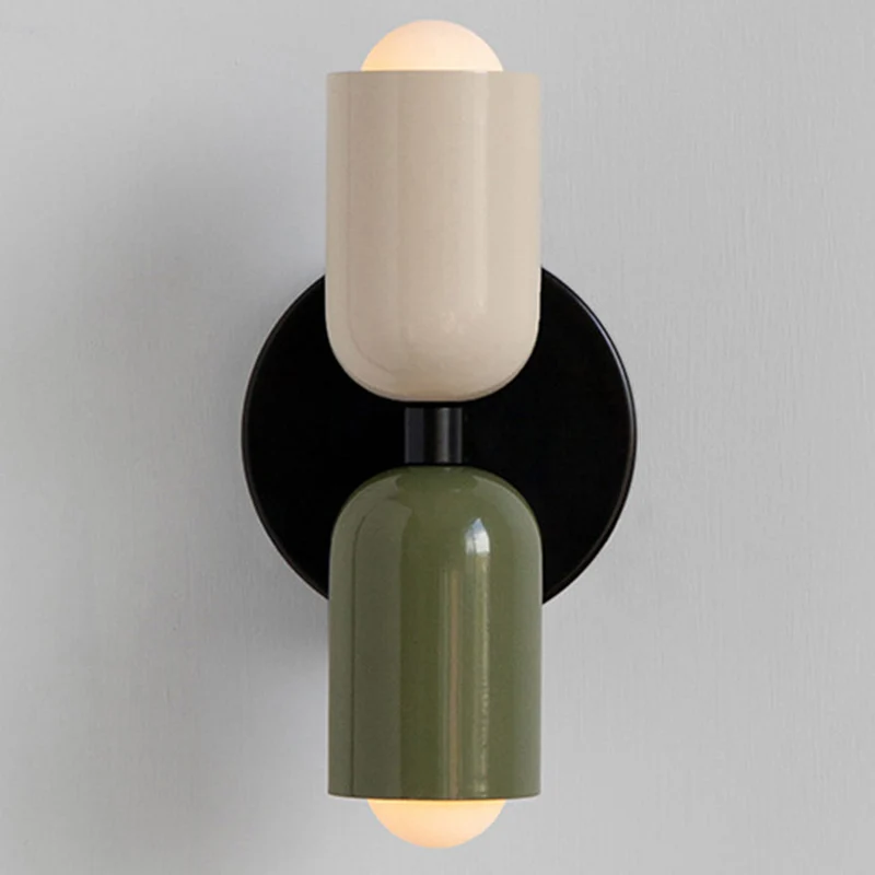 Elegant vintage væglampe med dobbelt lys til moderne hjem