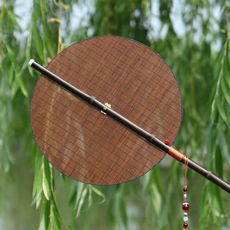Foldbar håndvifte i bambussatin