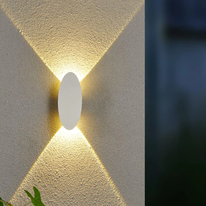 Stilfuld udendørs væglampe i holdbart aluminium