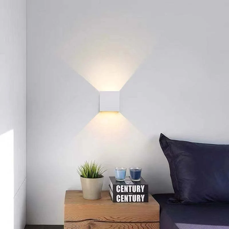 Elegant LED Væglampe i Aluminium – Vandtæt og Energisparende