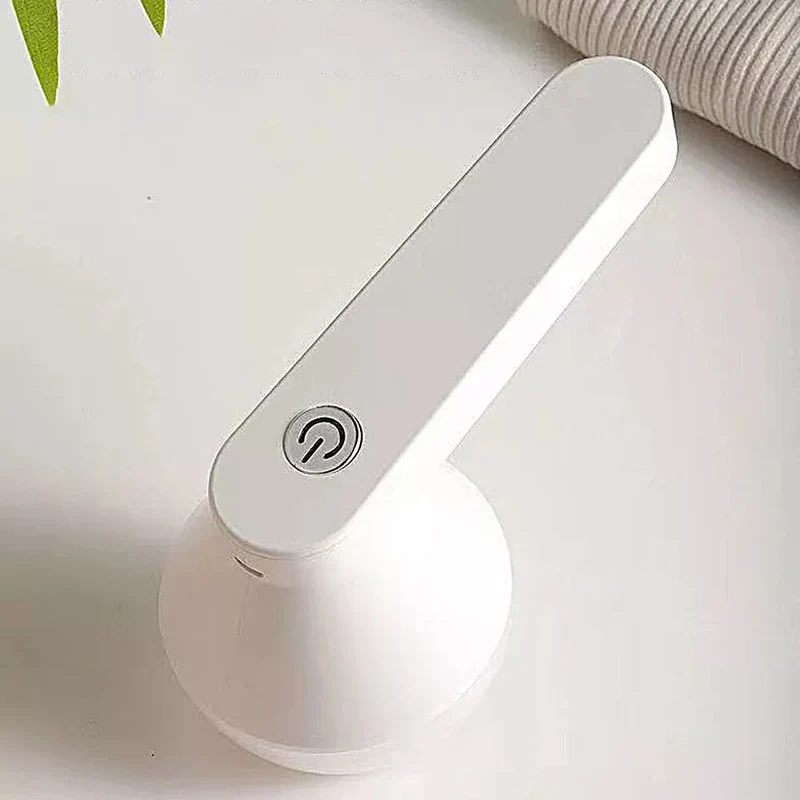 Effektiv Genopladelig Fnugfjerner til Tøj – Glat og Elegant Udseende