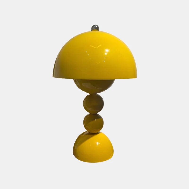 Elegant Nordisk Bordlampe med Moderne Svampedesign