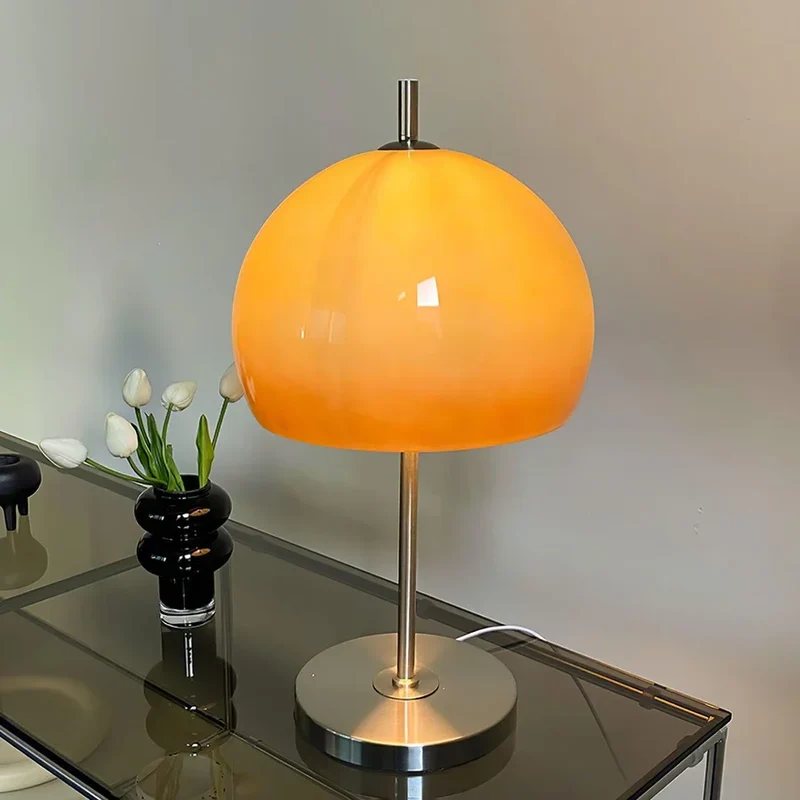 Bordlampe med Ravfarvet Glas - Skab Hygge og Elegance