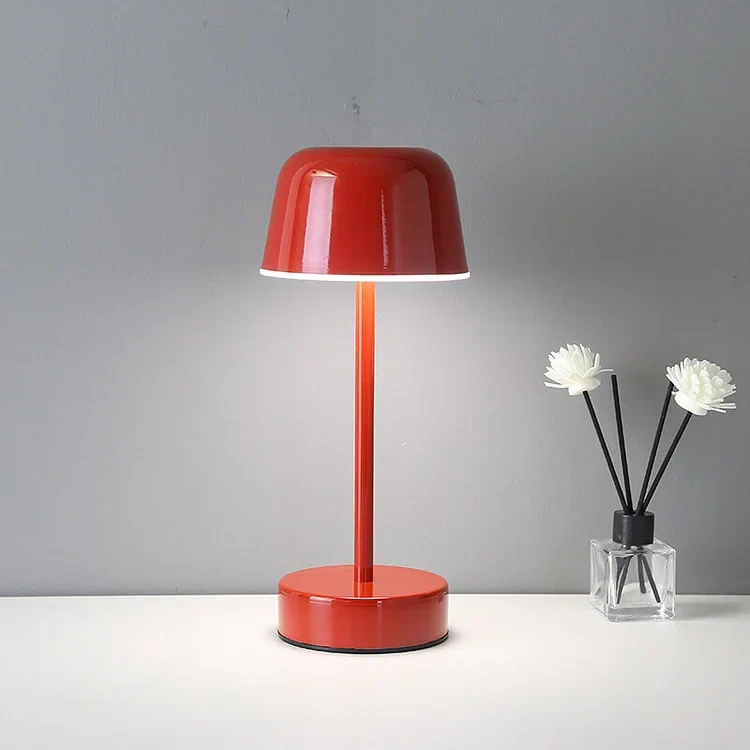 Stilfuld LED Bordlampe med Justerbar Lysstyrke & Trådløs Komfort